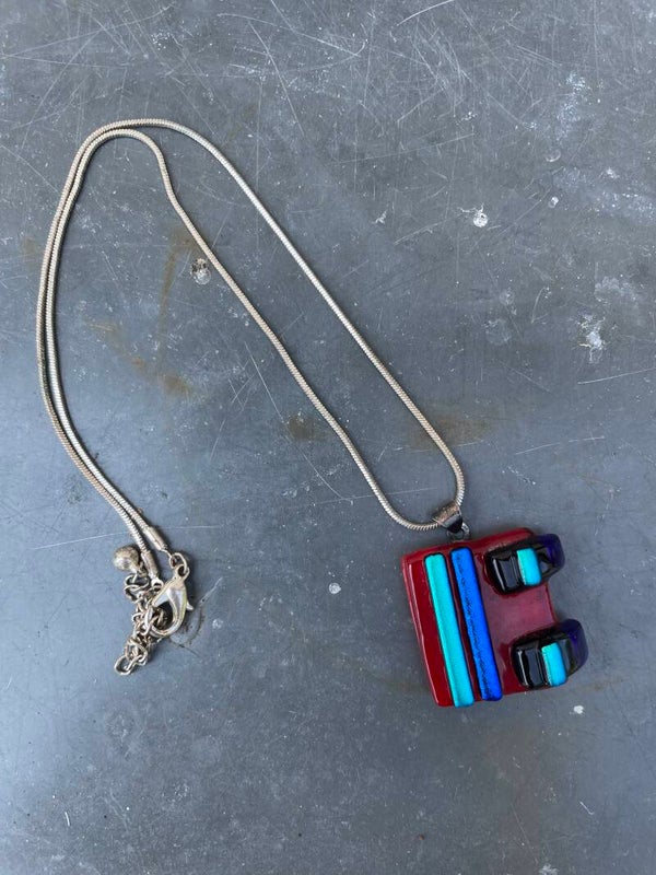 Glass-fushion hanger aan zilverkleurige ketting
