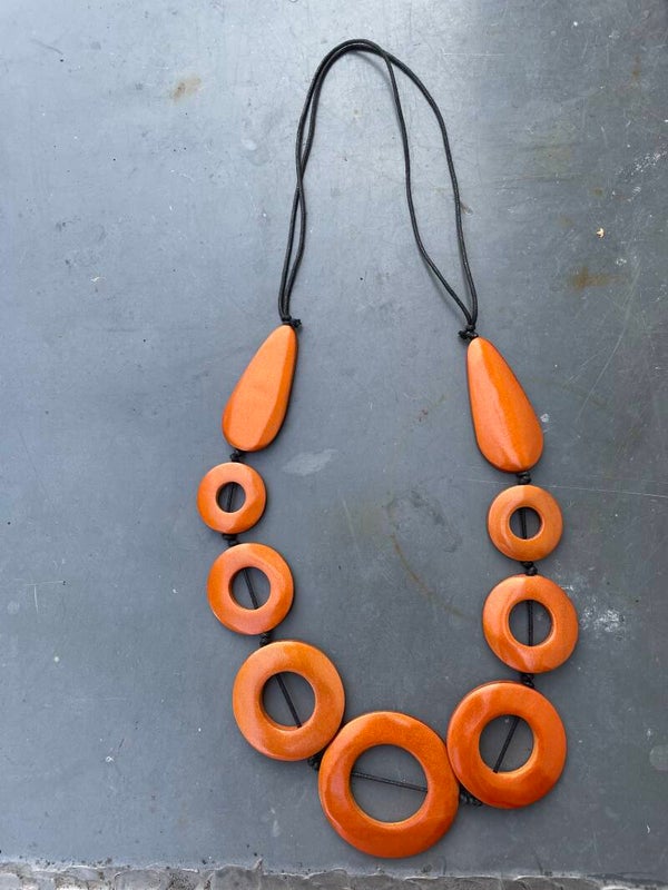 Retro oranje ketting