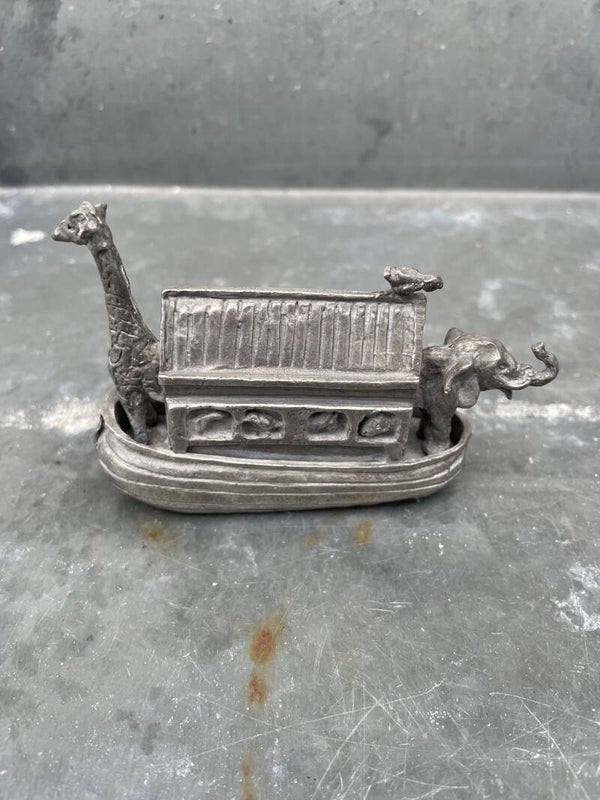 Verzilverd miniatuurbeeldje van Ark van Noach, WNF