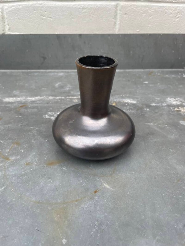 Zwart/bruin klein vaasje