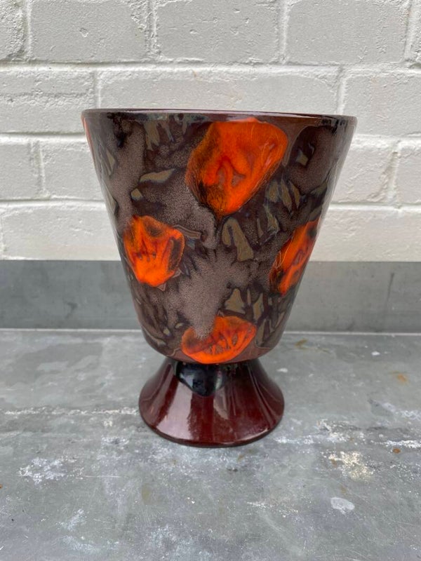 Bloempot op voet, Jan van Erp?