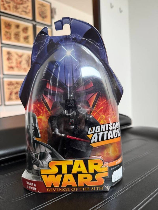 STAR WARS REVENGE OF THE SITH - DARTH VADER LIGHTSABER ATTACK