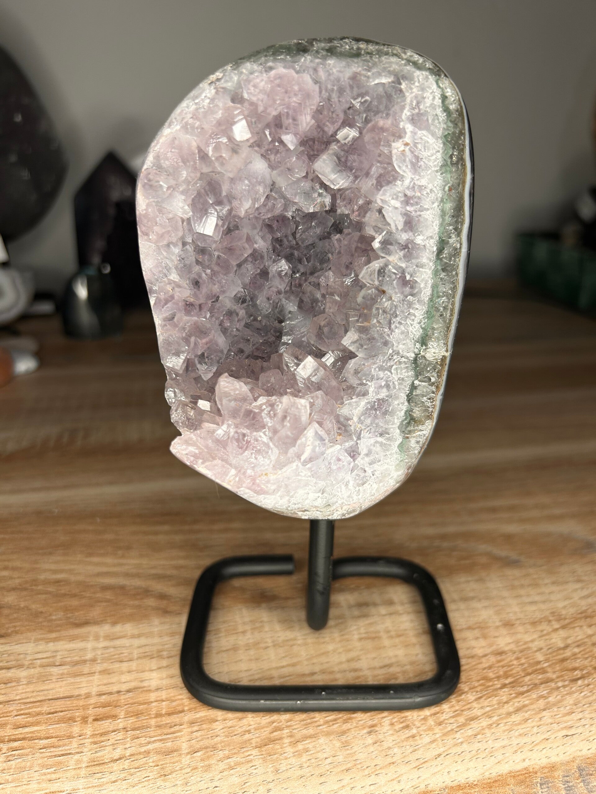 Amethist met agaat op standaard