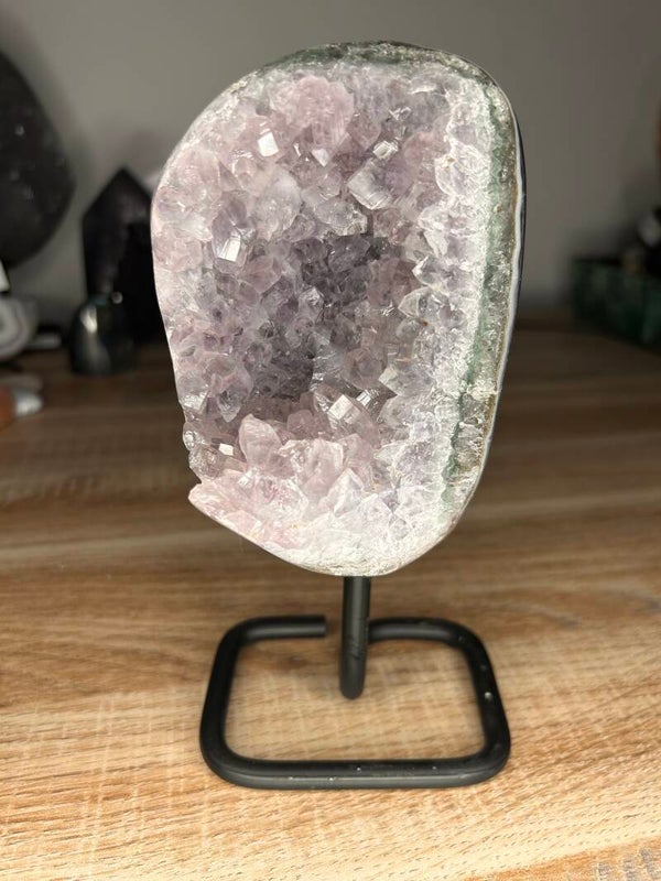 Amethist met agaat op standaard