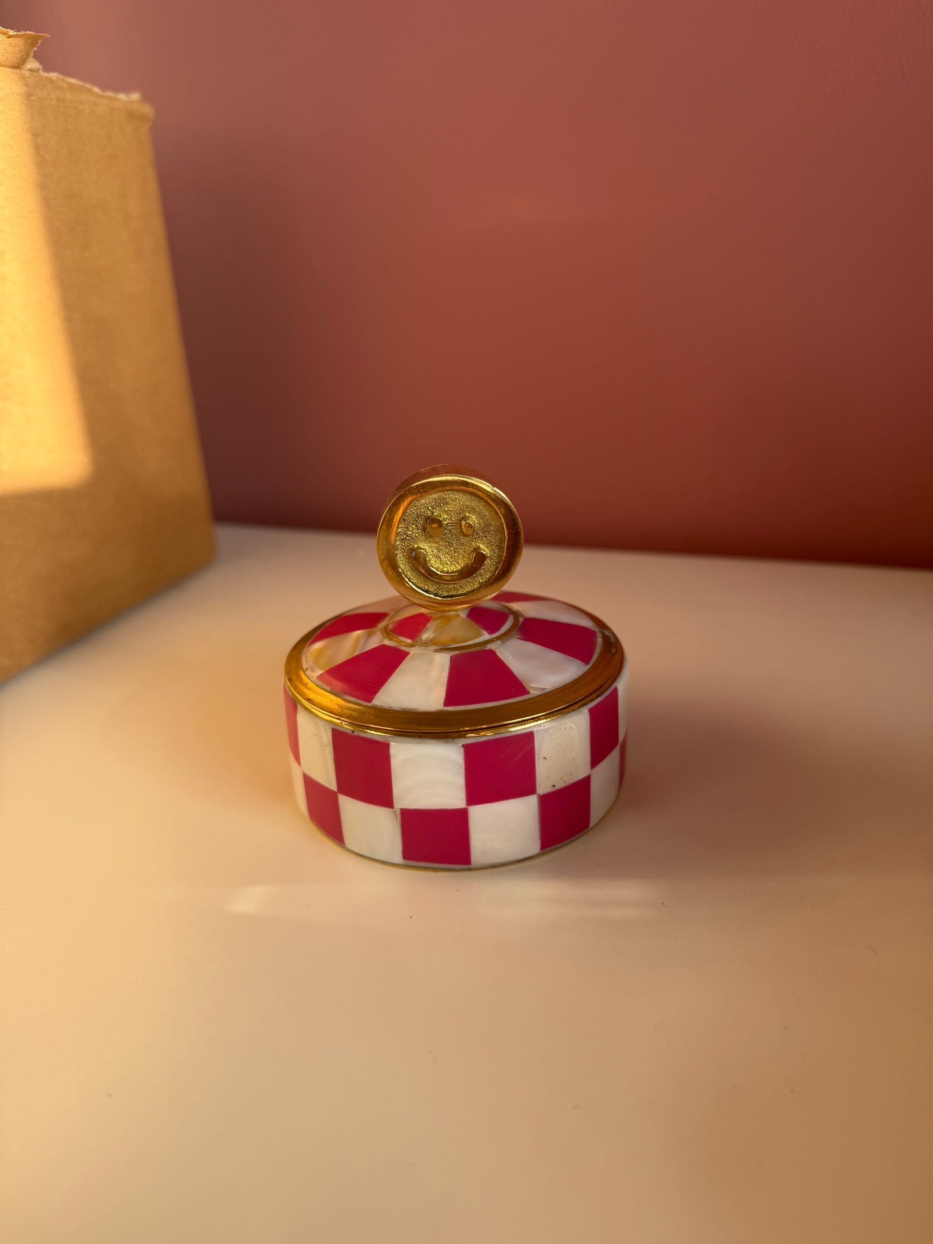 Treasurebox brass mop smiley pink