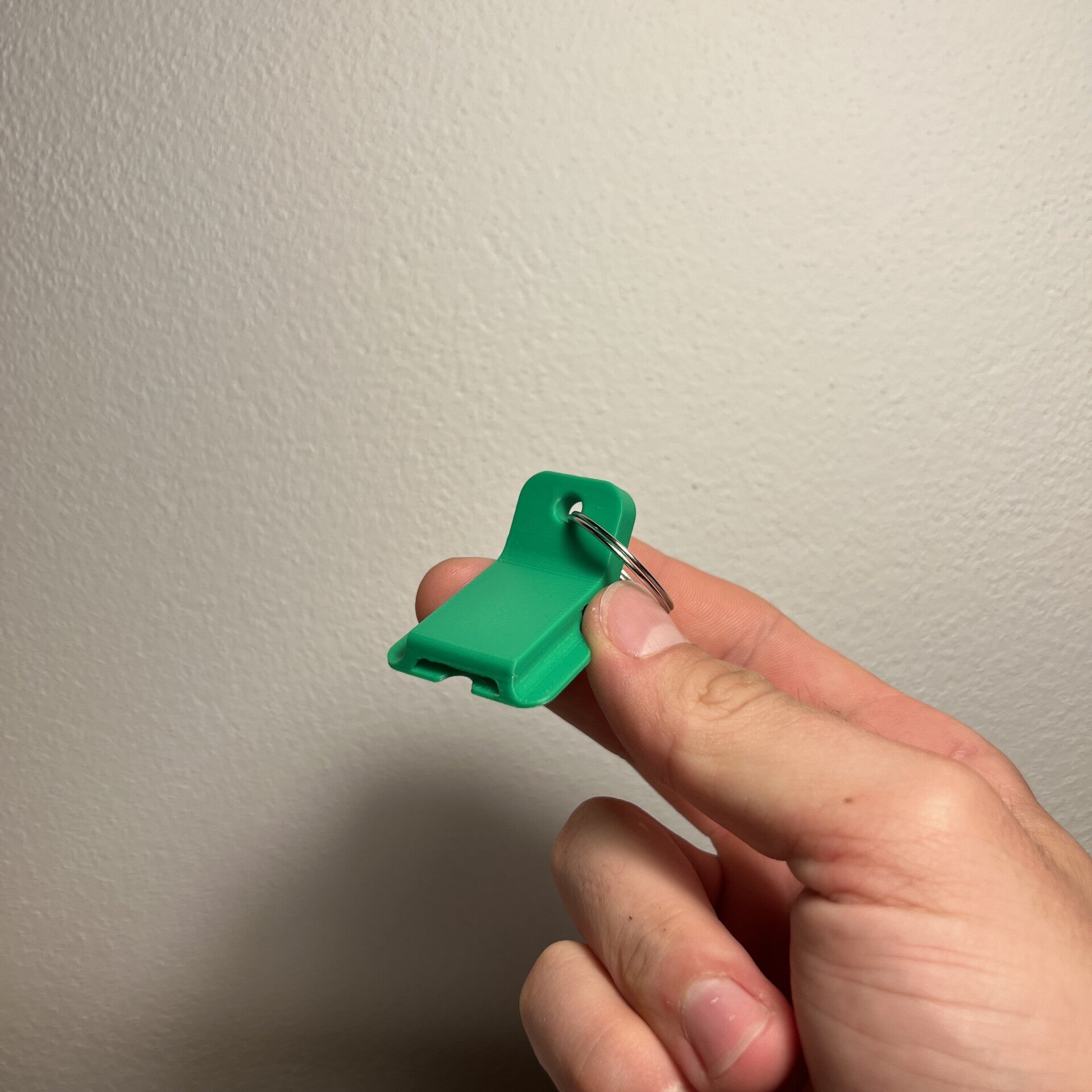 Otwieracz, może służyć jako osłona po otwarciu