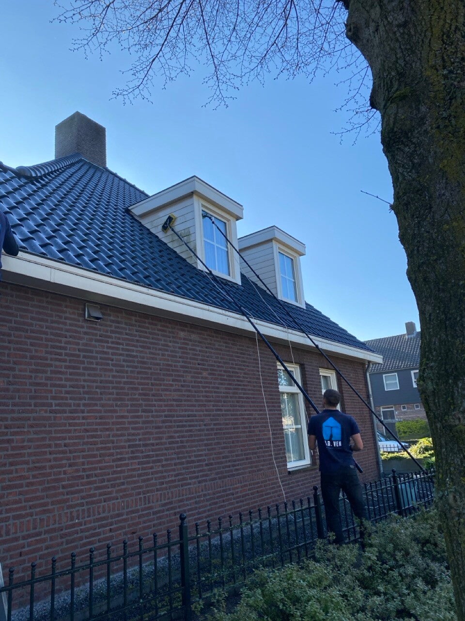 Dakkapel en overstekken reinigen in Nuenen