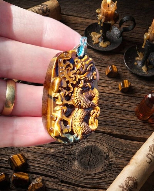 Pendentif "Le Regard du Tigre" – Œil de Tigre Sculpté