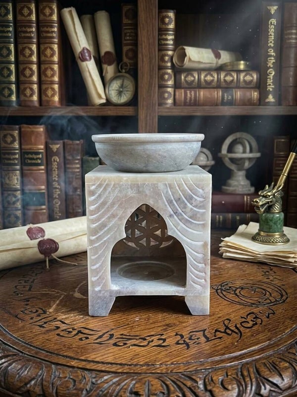 Brûleur d'Encens & Huiles en Stéatite Sculptée – L’Athenaeum des Brumes