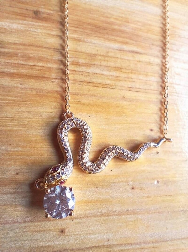 Collier "L'Étreinte du Serpent Lunaire" – Argent 925, Plaqué Or & Moissanite