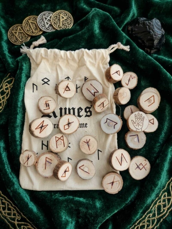 Oracle Divinatoire des Runes Nordiques en Bois de Sureau