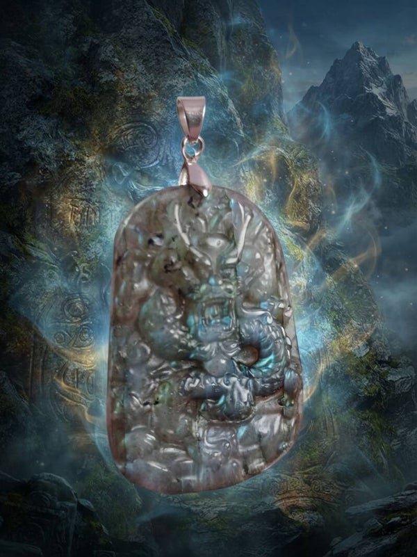 Le Pendentif "Écaille de Dragon d'eau" en Labradorite — Pièce Unique