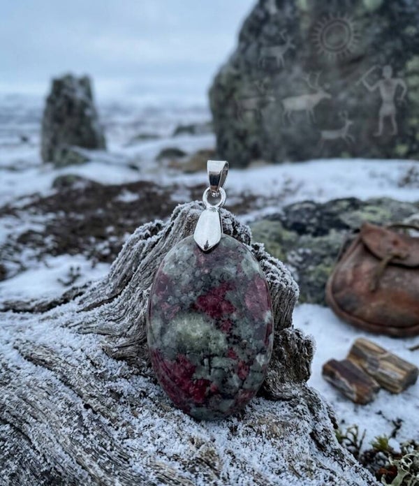 Pendentif en Eudialyte Naturelle – Bélière Métal Argenté