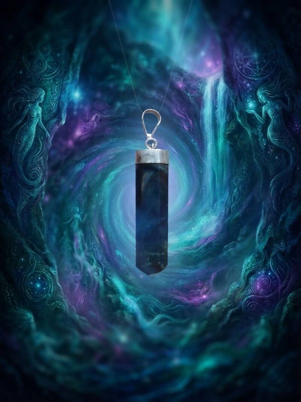 Le Pendentif "Larme de l'Océan Astral" en Fluorite Bleue (Argent 925)