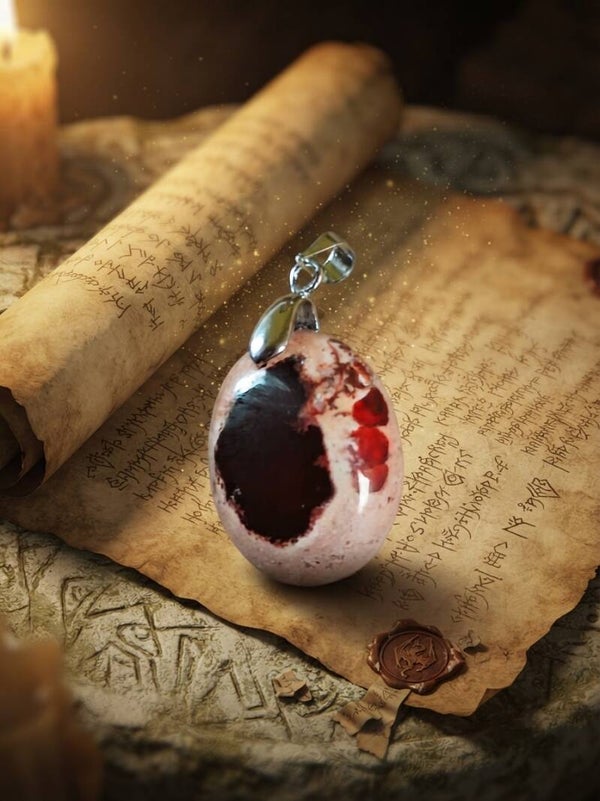 Pendentif "Cœur de Braise" – Opale de Feu & Métal Argenté