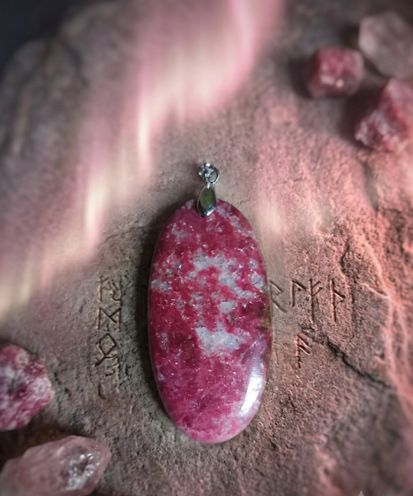 Pendentif Oval en Thulite Naturelle — Bélière Métal Argenté (~4 cm)