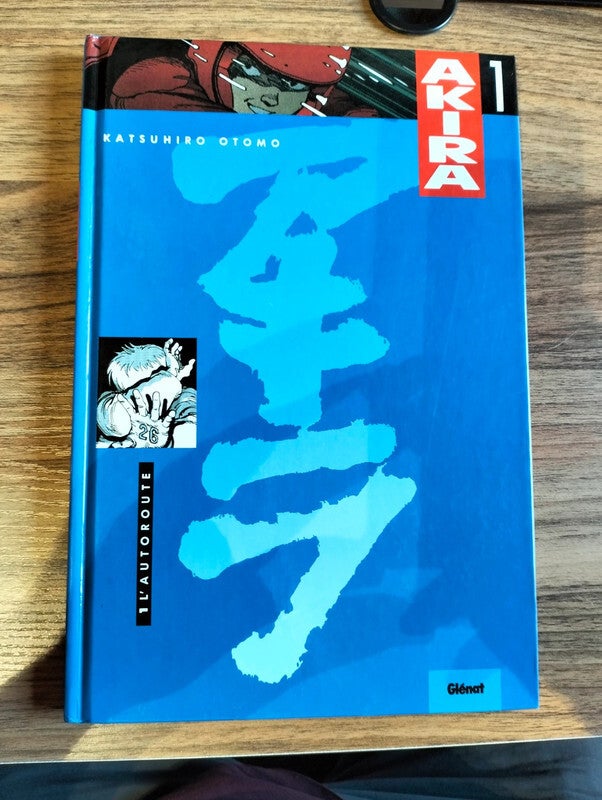 Akira tome 1 : L'autoroute - Grand format et en couleur aux éditions Glénat - Katsuhiro Otomo