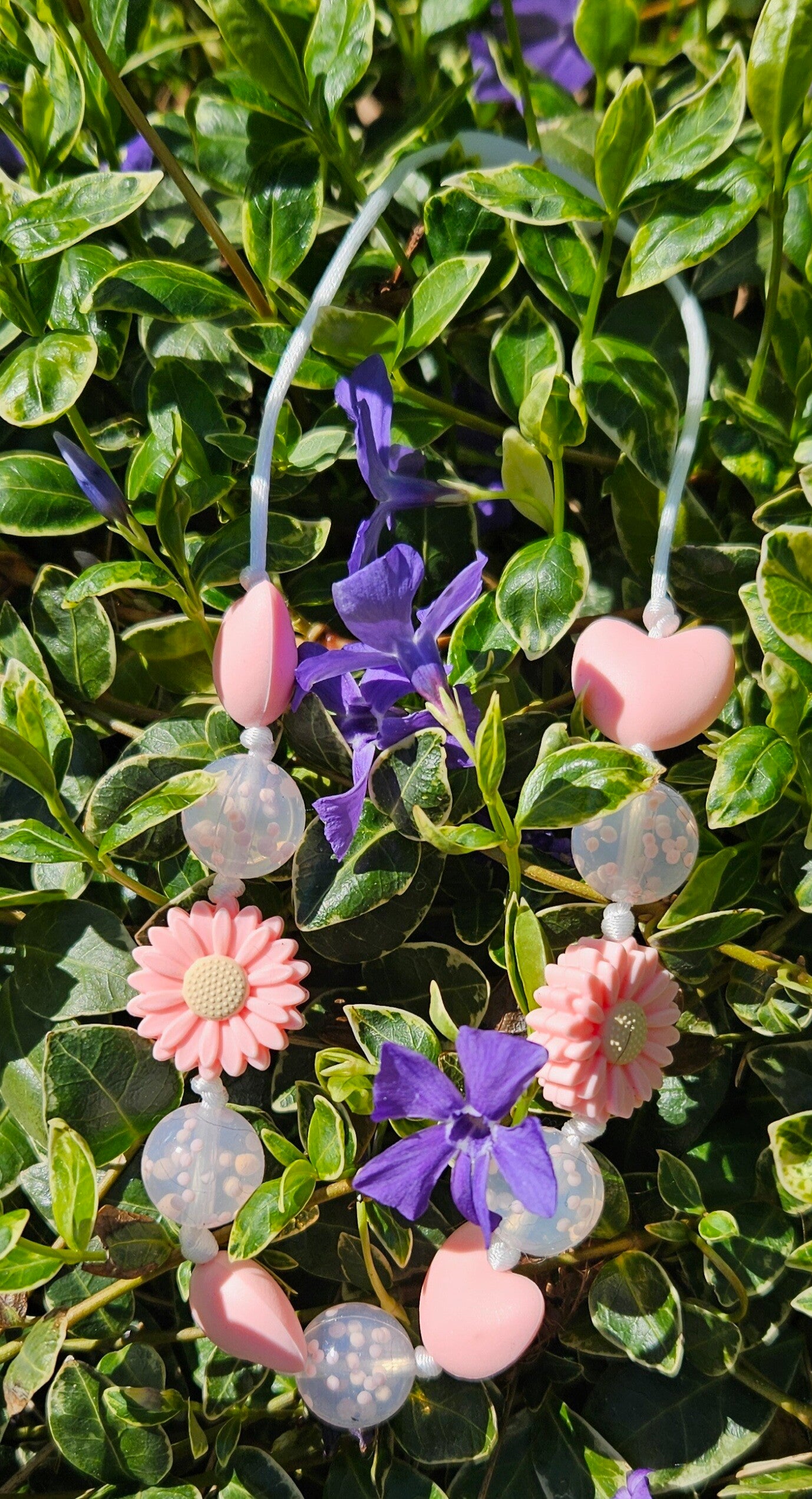 zacht roze hartjes en madeliefbloem