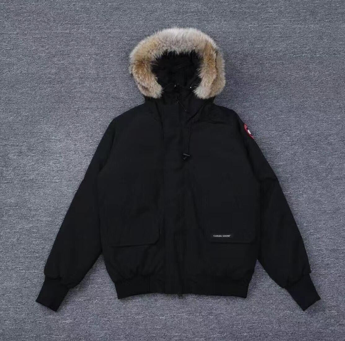 Short canada goose coat with fur