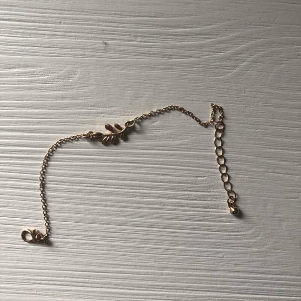 Goud armbandje met blaadje