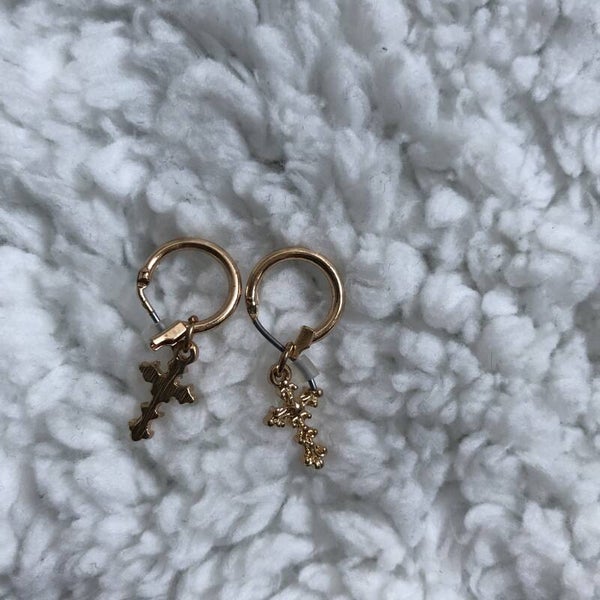 Gouden kruisjes oorbellen