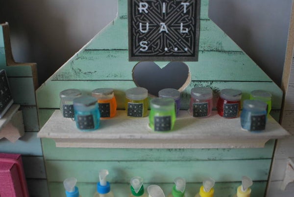 Bad en Body Cremepotje gekleurd met zilveren deksel