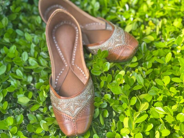 Caramel Bloom – Embroidered