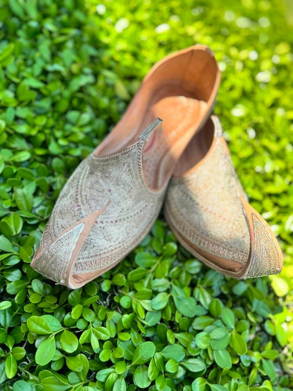 Zari Heritage Nokdar Khussa