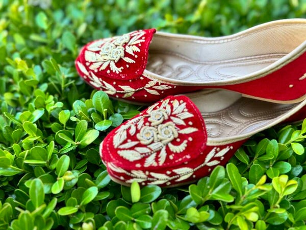 Embroidered Velvet Juttis – Royal Duo (Red & Black)