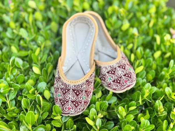 Royale Maroon Jutti- Girls