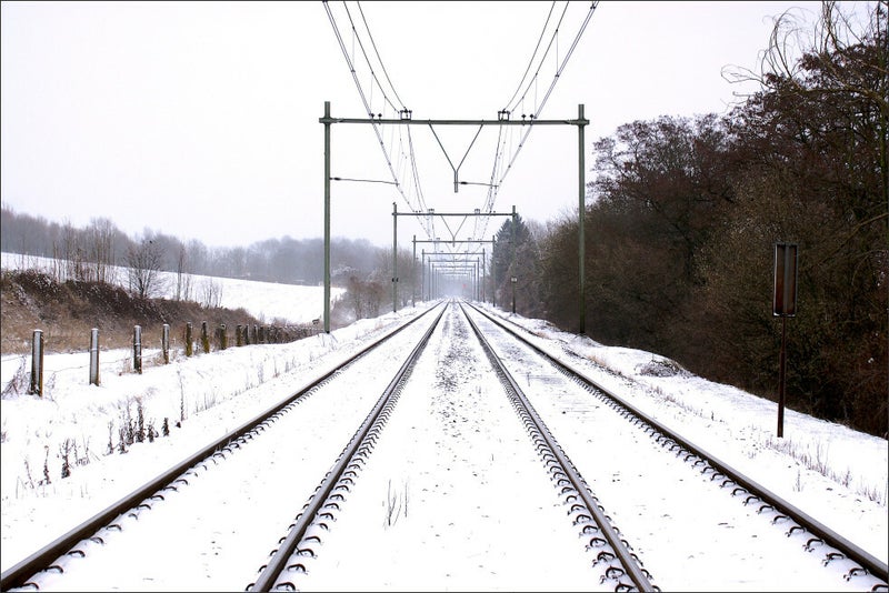 besneeuwde spoorlijn tussen Valkenburg en Schin op Geul
