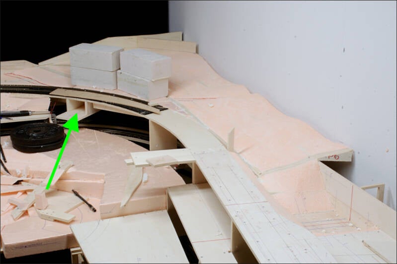 modelbaan-duiker-onder-de-spoorlijn-door