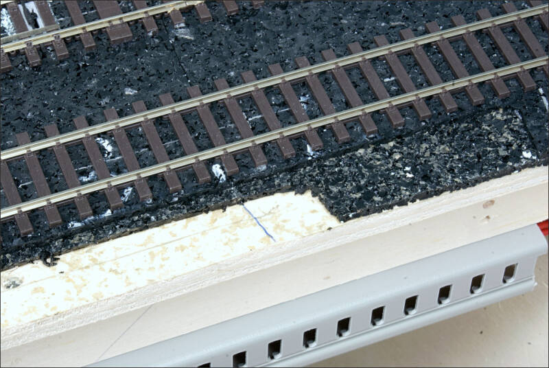 ondergrond ballastbed op de modelbaan