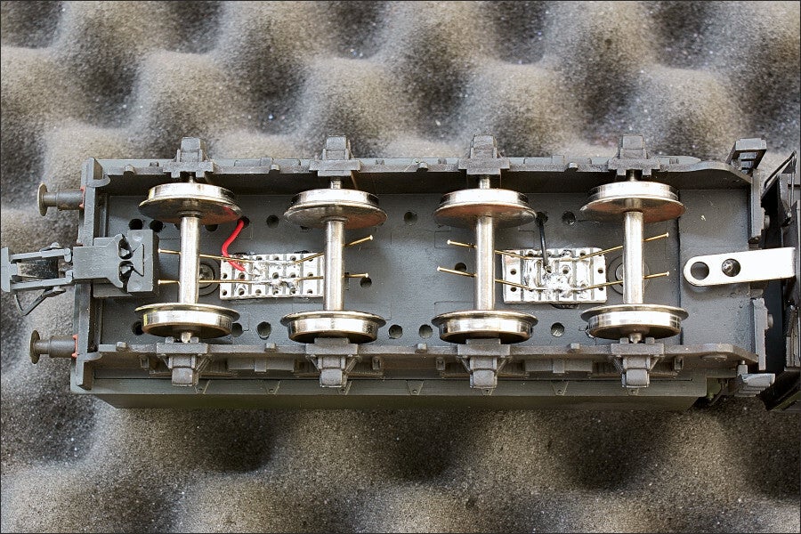 stroomafnemers_railvoeding_bachmann_wd_ns_4300
