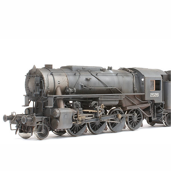 Realistisch geweatherde Roco 72155 stoomlocomotief USATC S160 op modelspoorbaan De Geuldalbaan.