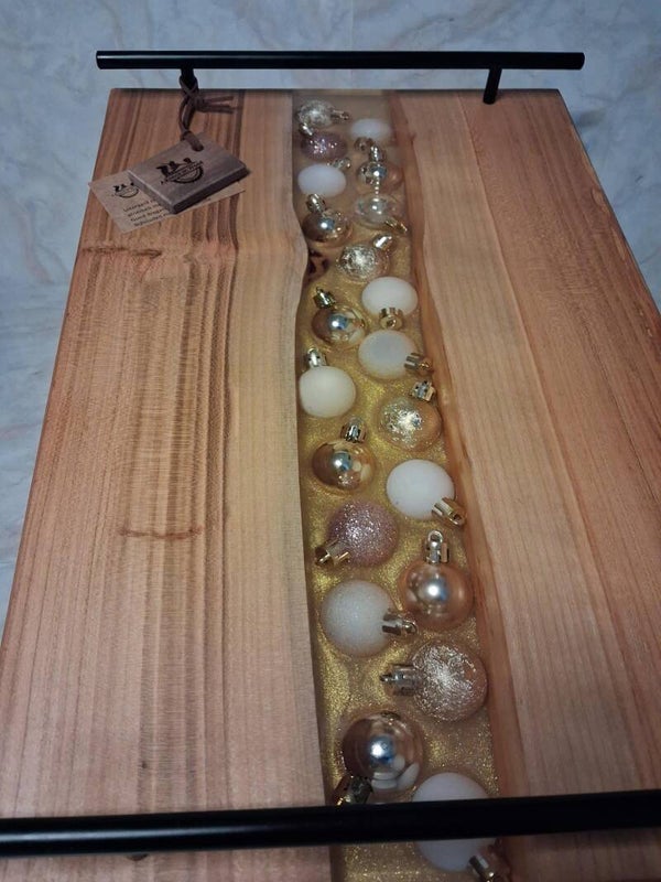 Serveerplank met Kerstballen in Epoxy