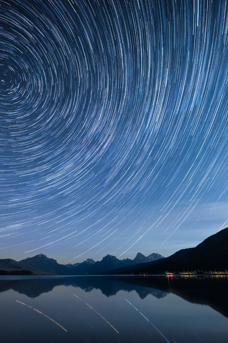star_trails_lake.png