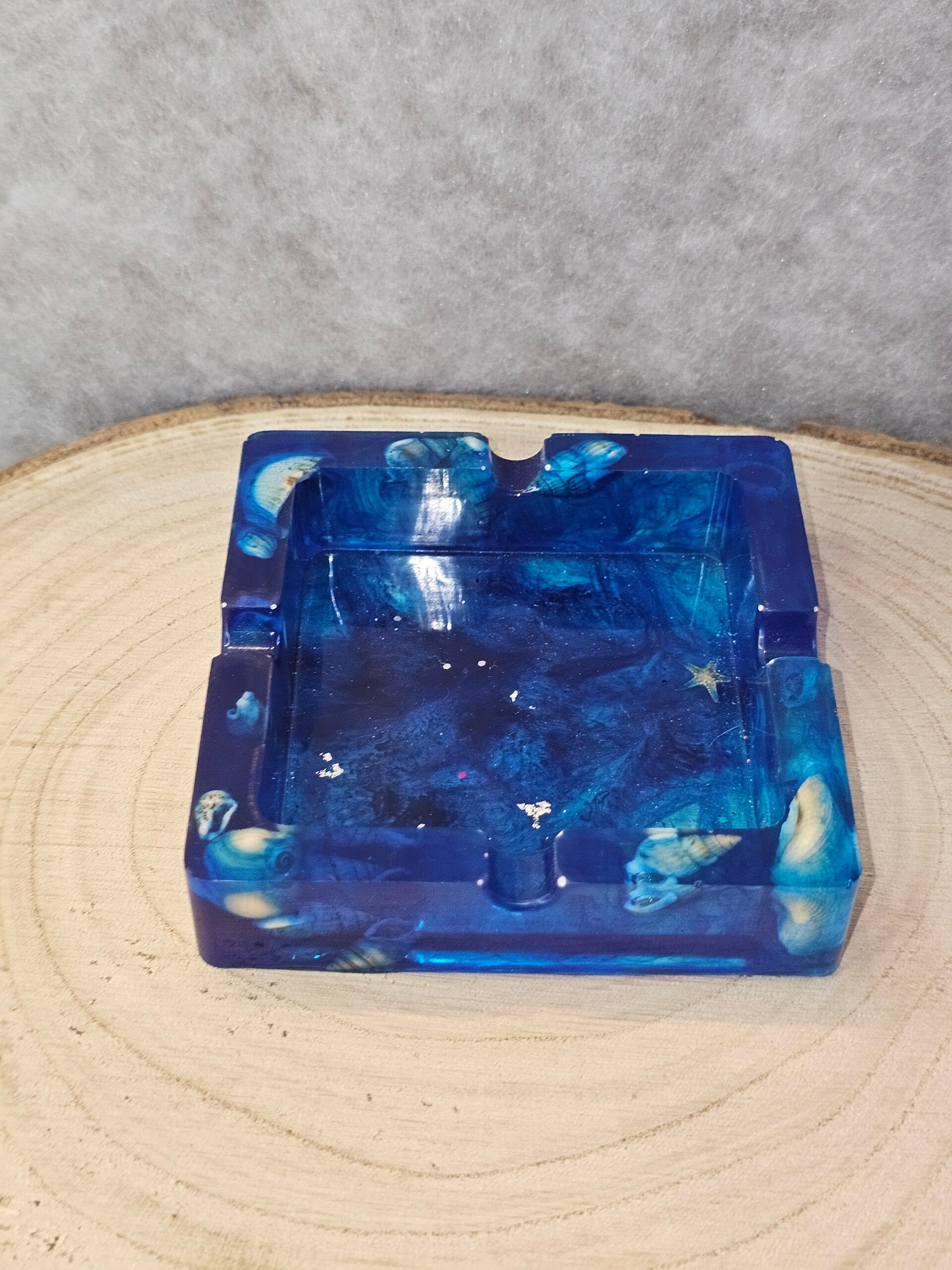 CENDRIER BLEU AVEC COQUILLAGES