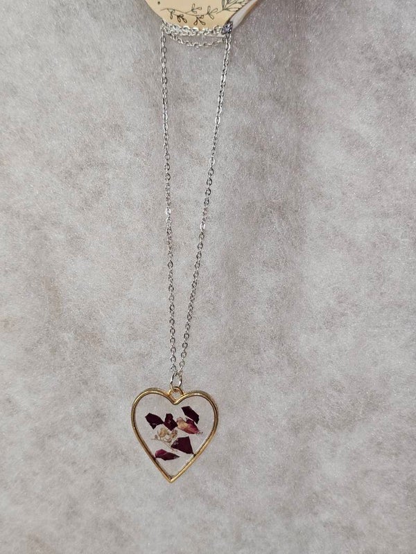 ✨ Collier fleurs séchées – Pendentif cœur / ovale ✨