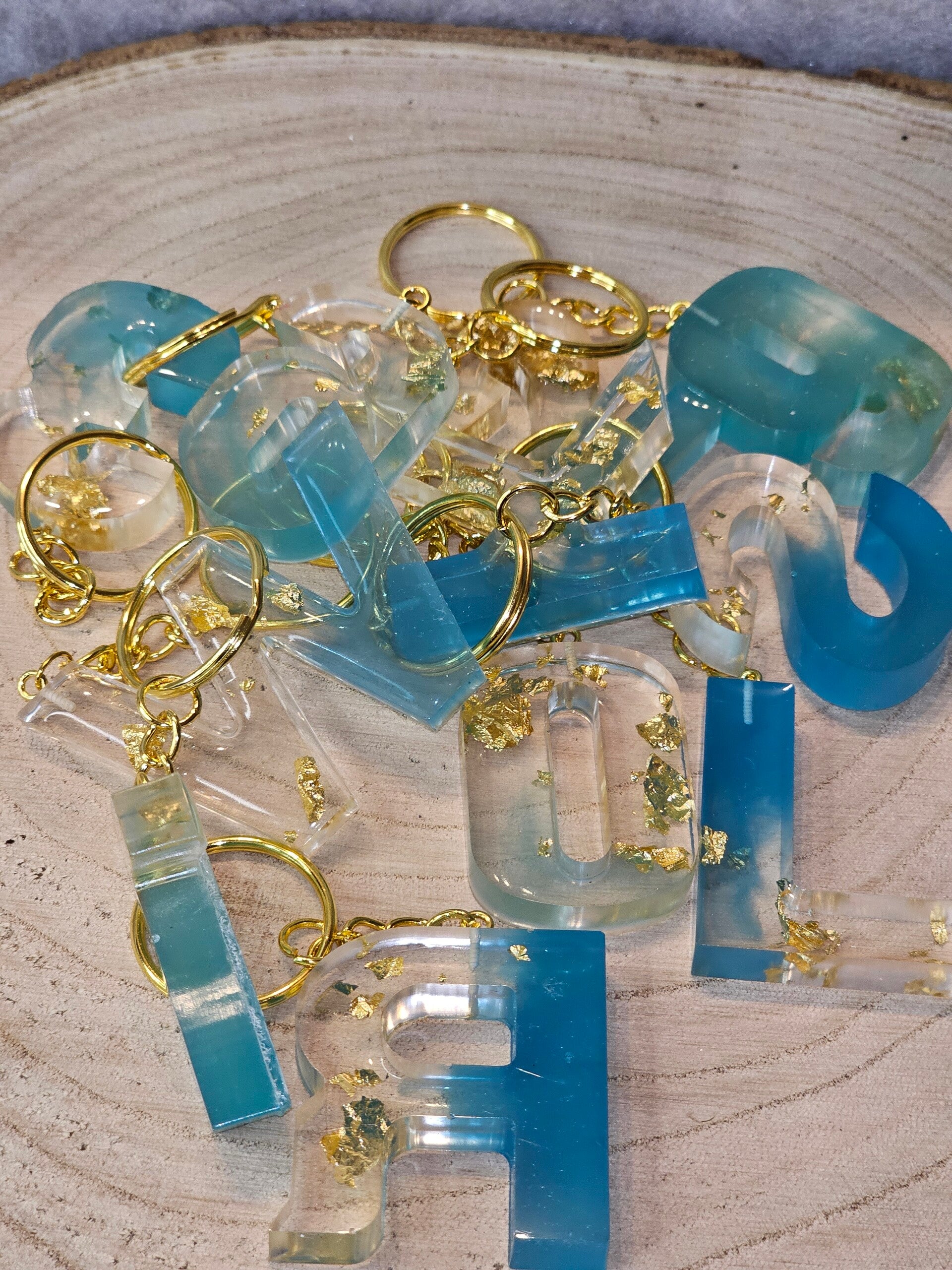 PORTE CLE ALPHABETS / NUMEROS BLEU & TRANSPARENT FEUILLES OR