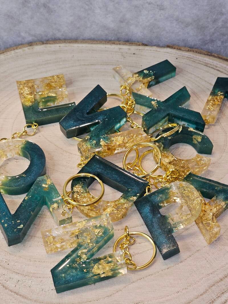 PORTE CLE ALPHABET VERT / FEUILLES OR