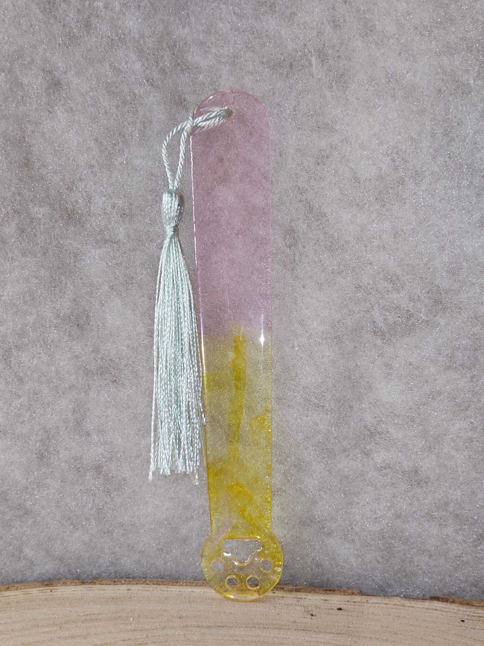 MARQUE PAGE PATTE DE CHAT ROSE ET JAUNE