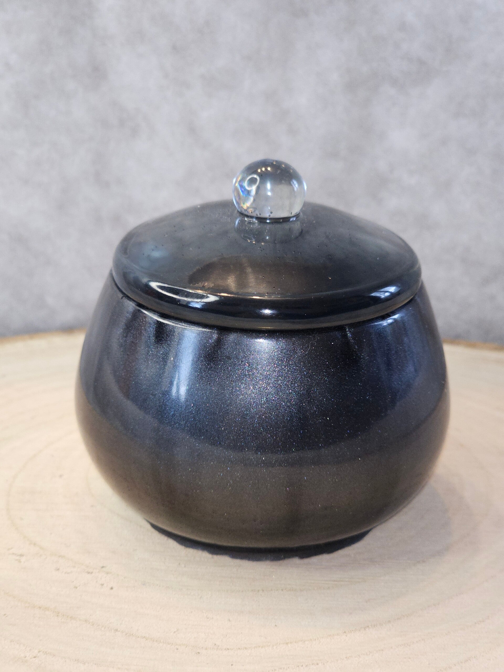 POT AVEC COUVERCLE NOIR