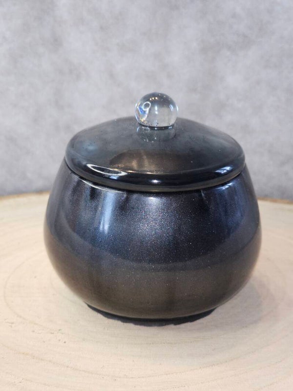 POT AVEC COUVERCLE NOIR