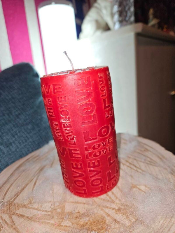 Rundkerze mit love schrift