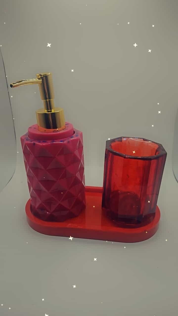 Seifenspender mit zahnputzbecher