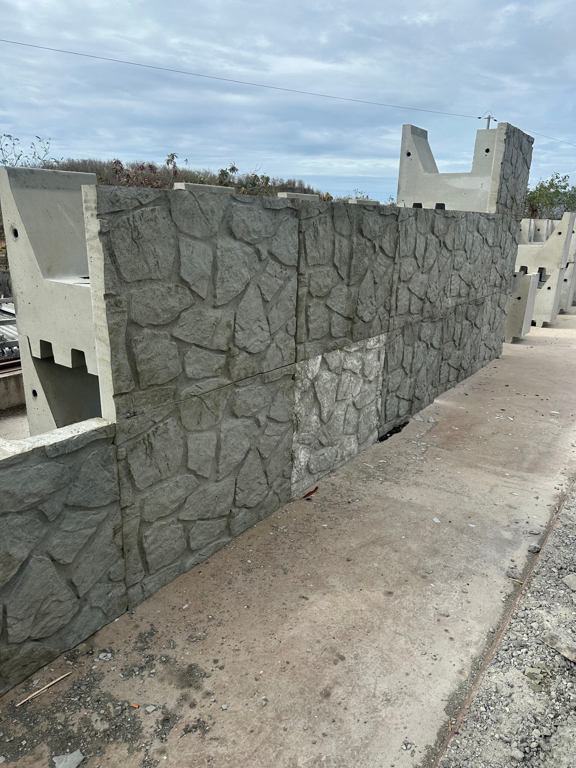 Bloc titan Xl 120 x 48 x 80 finition pierre