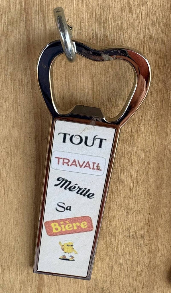 Décapsuleur aimanté