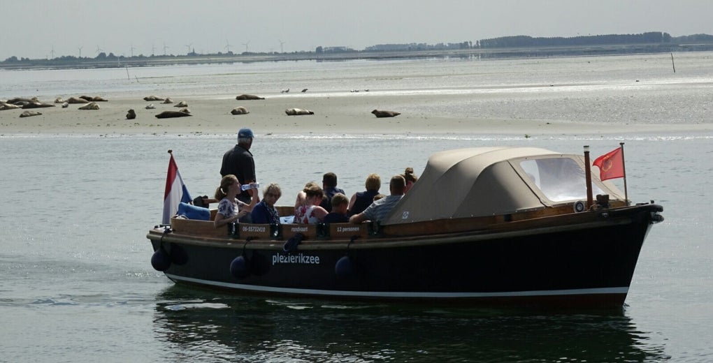 Sloep Plezierikzee (1961, met schipper) van Plezierikzee in Zierikzee