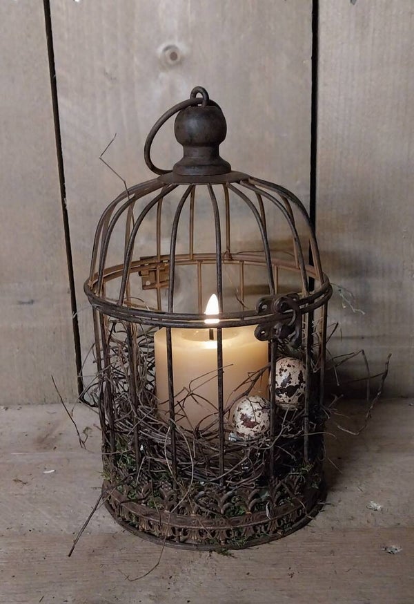 vogel kooitje opgemaakt